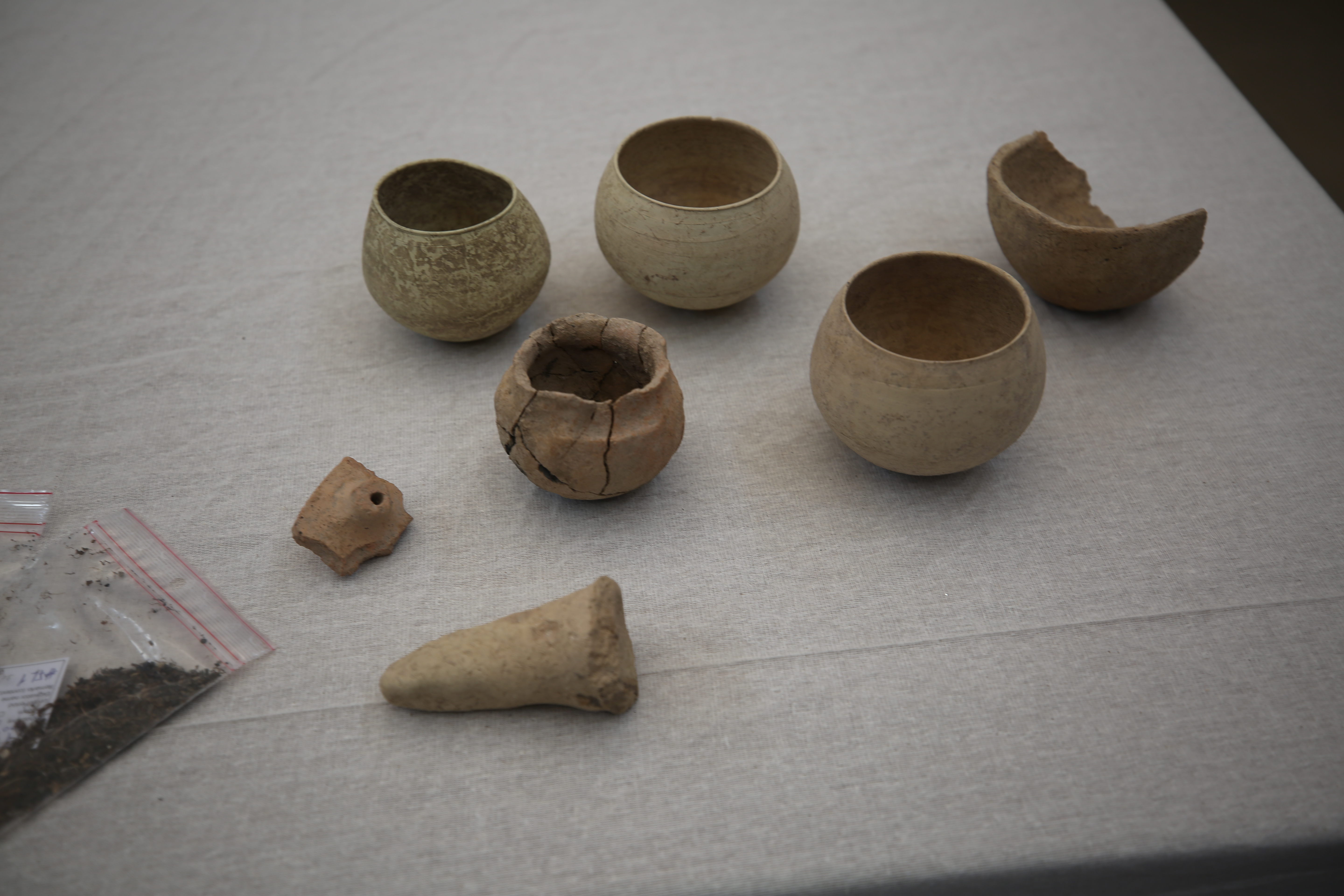 İki İspanyol ve bir ABD'li kazı ekibi bölgede çalışıyor. AA